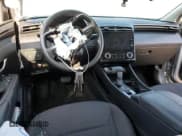 ✅ 2022 Hyundai Tucson SE • VIN: 5NMJACAE1NH027213 • Lot: 68421194. Wystawiony na Copart z przebiegiem 47 471 mil. Bezpłatny archiwum sprzedaży aukcyjnych z USA i szczegółowy raport historii pojazdu na DreamBid. Zdjęcie 8.