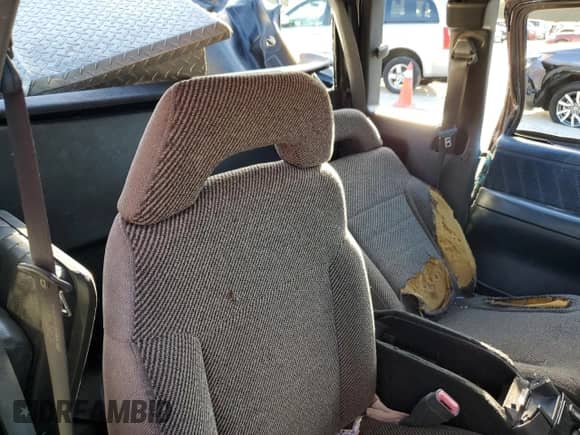 1997 Chevrolet S-10 LS z VIN 1GCCS19X8V8209816, wystawiony jako Copart lot #75411394 z przebiegiem 234 838 mil mil oraz Nie do naprawy • Non repairable. Historia ofert i sprzedaży dostępna na DreamBid. Obrazek 10.