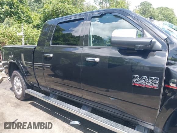 ✅ 2018 Ram 2500 Laramie • VIN: 3C6UR5NL4JG290867 • Lot: 42752033. Wystawiony na IAAI z przebiegiem 121 741 mil. Bezpłatny archiwum sprzedaży aukcyjnych z USA i szczegółowy raport historii pojazdu na DreamBid. Zdjęcie 13.