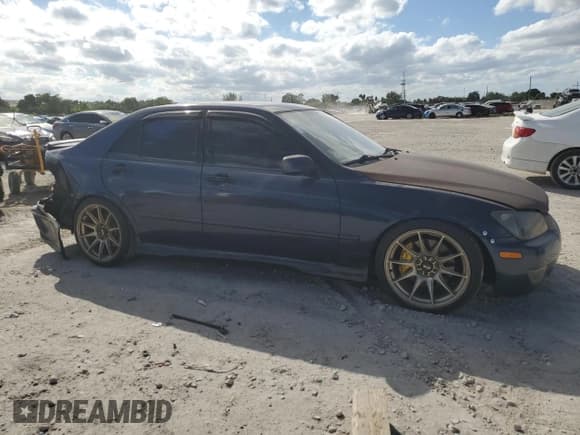 ✅ 2001 Lexus IS 300/350 • VIN: JTHBD182210027936 • Lot: 90699535. Listed on Copart with 139,671 mi. Free auction sales archive from the USA and detailed vehicle history report at DreamBid. Image 4.