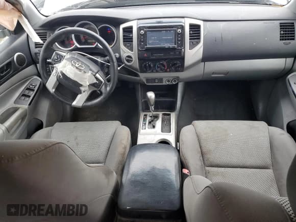 ✅ 2015 Toyota Tacoma • VIN: 3TMLU4EN4FM203704 • Lot: 89838705. Wystawiony na Copart z przebiegiem 216 176 mil. Bezpłatny archiwum sprzedaży aukcyjnych z USA i szczegółowy raport historii pojazdu na DreamBid. Zdjęcie 8.