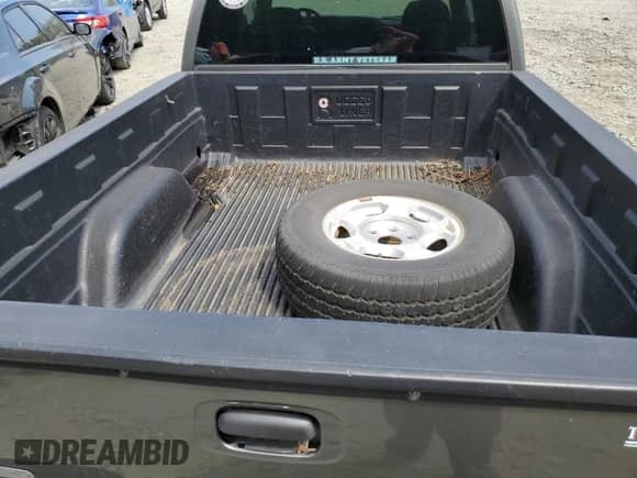 2001 Chevrolet Silverado 1500 LS с VIN 2GCEC19VX11225758, выставлен на аукционе Copart как лот 60914564 с пробегом Не указан миль и Чистый • Clean title. История ставок и продаж доступна на DreamBid. Изображение 10.