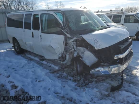 2017 Chevrolet Express Passenger LT с VIN 1GAZGPFG6H1352336, выставлен на аукционе Copart как лот 89323165 с пробегом Не указан миль и Списание • Salvage title. История ставок и продаж доступна на DreamBid. Изображение 4.
