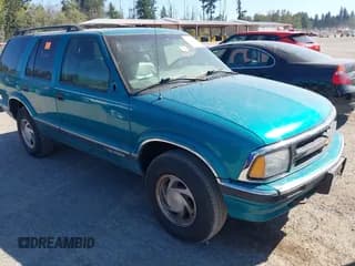 ✅ 1995 Chevrolet Blazer • VIN: 1GNDT13W3S2177106 • Lot: 43220738. Wystawiony na IAAI z przebiegiem 157 259 mil. Bezpłatny archiwum sprzedaży aukcyjnych z USA i szczegółowy raport historii pojazdu na DreamBid. Zdjęcie 1.