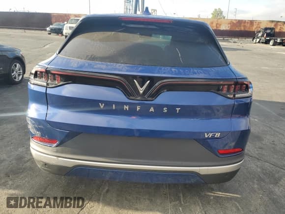✅ 2023 VinFast VF 8 Plus • VIN: RLLV1AFA7PH003410 • Лот: 70799314. Опубликован ранее на Copart с пробегом 2 041 миль. Бесплатный доступ к архиву аукционных продаж из США и подробный отчёт об истории автомобиля на DreamBid. Изображение 6.