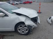 ✅ 2010 Ford Fusion SE • VIN: 3FAHP0HA1AR178700 • Lot: 43734481. Wystawiony na IAAI z przebiegiem 80 996 mil. Bezpłatny archiwum sprzedaży aukcyjnych z USA i szczegółowy raport historii pojazdu na DreamBid. Zdjęcie 19.