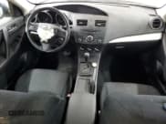 ✅ 2013 Mazda 3 i SV • VIN: JM1BL1TF2D1766771 • Лот: 86668075. Опубликован ранее на Copart с пробегом 8 666 807 миль. Бесплатный доступ к архиву аукционных продаж из США и подробный отчёт об истории автомобиля на DreamBid. Изображение 8.