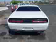 2017 Dodge Challenger SXT Plus z VIN 2C3CDZAG6HH639660, wystawiony jako IAAI lot #43218917 z przebiegiem 147 004 mil mil oraz . Historia ofert i sprzedaży dostępna na DreamBid. Obrazek 16.