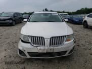 ✅ 2011 Lincoln MKS • VIN: 1LNHL9ER5BG602050 • Lot: 66167015. Wystawiony na Copart z przebiegiem 147 507 mil. Bezpłatny archiwum sprzedaży aukcyjnych z USA i szczegółowy raport historii pojazdu na DreamBid. Zdjęcie 5.