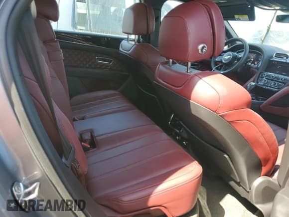 ✅ 2021 Bentley Bentayga V8 • VIN: SJAAM2ZV5MC033827 • Lot: 75244994. Listed on Copart with 16,527 mi. Free auction sales archive from the USA and detailed vehicle history report at DreamBid. Image 11.