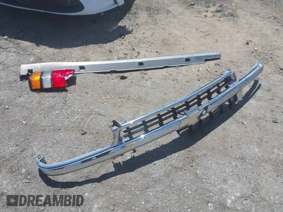 ✅ 2005 Chevrolet Suburban LT • VIN: 3GNGC26G85G249890 • Лот: 42348239. Опубликован ранее на IAAI с пробегом 185 416 миль. Бесплатный доступ к архиву аукционных продаж из США и подробный отчёт об истории автомобиля на DreamBid. Изображение 12.