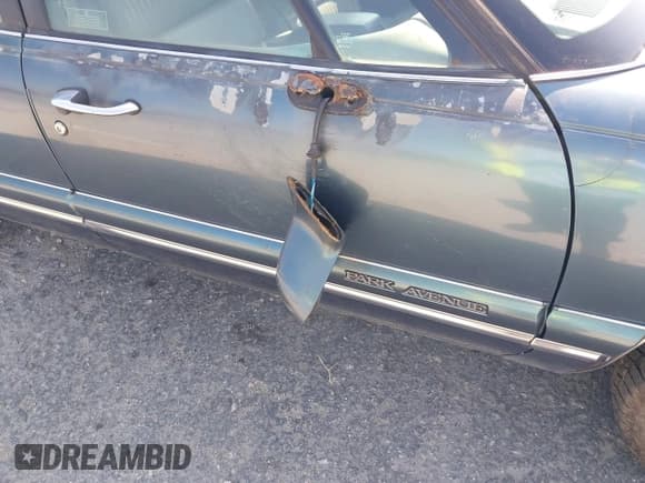 ✅ 1995 Buick Park Avenue • VIN: 1G4CW52K6SH615210 • Lot: 42428039. Wystawiony na IAAI z przebiegiem 218 377 mil. Bezpłatny archiwum sprzedaży aukcyjnych z USA i szczegółowy raport historii pojazdu na DreamBid. Zdjęcie 6.