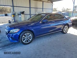 ✅ 2019 Mercedes-Benz C 300 • VIN: 55SWF8EBXKU320706 • Лот: 97136935. Опубликован ранее на Copart с пробегом 55 577 миль. Бесплатный доступ к архиву аукционных продаж из США и подробный отчёт об истории автомобиля на DreamBid. Изображение 1.
