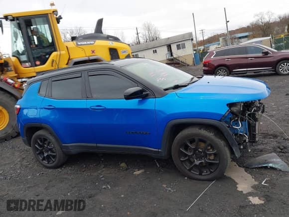 ✅ 2022 Jeep Compass Latitude • VIN: 3C4NJCBB3NT213585 • Lot: 43640377. Listed on IAAI with 113,652 mi. Free auction sales archive from the USA and detailed vehicle history report at DreamBid. Image 13.