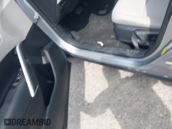 ✅ 2024 Toyota Corolla Cross L • VIN: 7MUAAAAG2RV090223 • Lot: 41869085. Listed on IAAI with 79,605 mi. Free auction sales archive from the USA and detailed vehicle history report at DreamBid. Image 9.