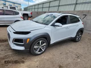 ✅ 2020 Hyundai Kona Limited • VIN: KM8K3CA53LU477414 • Лот: 81642735. Опубликован ранее на Copart с пробегом 20 644 миль. Бесплатный доступ к архиву аукционных продаж из США и подробный отчёт об истории автомобиля на DreamBid. Изображение 1.
