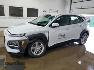 2020 Hyundai Kona SE z VIN KM8K1CAA6LU407988, wystawiony jako Copart lot #59869155 z przebiegiem 95 758 mil mil oraz Szkoda całkowita • Salvage title. Historia ofert i sprzedaży dostępna na DreamBid. Obrazek 1.