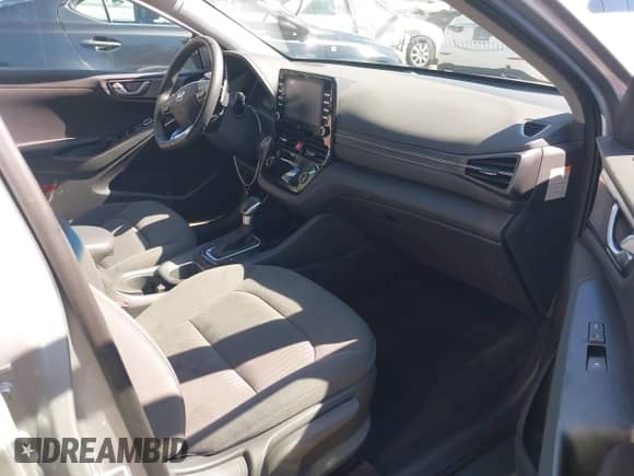 2020 Hyundai Ioniq SEL с VIN KMHC85LC9LU210713, выставлен на аукционе IAAI как лот 43419724 с пробегом 26 583 миль миль и . История ставок и продаж доступна на DreamBid. Изображение 5.