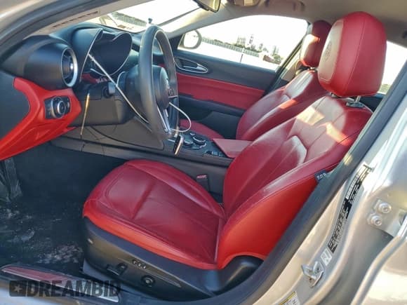 ✅ 2019 Alfa Romeo Giulia Sport • VIN: ZARFAMAN1K7597989 • Лот: 94126845. Опубликован ранее на Copart с пробегом 83 965 миль. Бесплатный доступ к архиву аукционных продаж из США и подробный отчёт об истории автомобиля на DreamBid. Изображение 7.