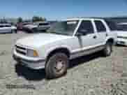 1997 Chevrolet Blazer LS z VIN 1GNDT13W2V2201660, wystawiony jako Copart lot #51158594 z przebiegiem 172 077 mil mil oraz Szkoda całkowita • Salvage title. Historia ofert i sprzedaży dostępna na DreamBid. Obrazek 1.
