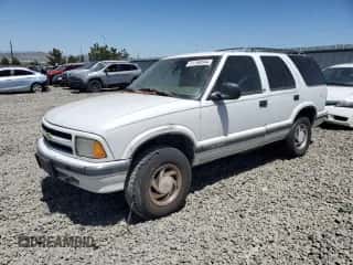 1997 Chevrolet Blazer LS z VIN 1GNDT13W2V2201660, wystawiony jako Copart lot #51158594 z przebiegiem 172 077 mil mil oraz Szkoda całkowita • Salvage title. Historia ofert i sprzedaży dostępna na DreamBid. Obrazek 1.