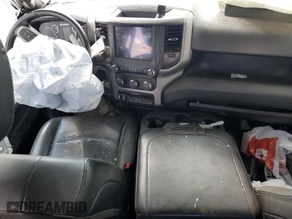 ✅ 2024 Ram 3500 Tradesman • VIN: 3C63RRGL6RG215065 • Лот: 82372655. Опубликован ранее на Copart с пробегом Не указан. Бесплатный доступ к архиву аукционных продаж из США и подробный отчёт об истории автомобиля на DreamBid. Изображение 8.