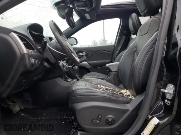 ✅ 2021 Jeep Cherokee 80th Anniversary • VIN: 1C4PJMMX0MD221882 • Lot: 92327225. Wystawiony na Copart z przebiegiem 52 114 mil. Bezpłatny archiwum sprzedaży aukcyjnych z USA i szczegółowy raport historii pojazdu na DreamBid. Zdjęcie 7.