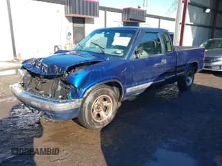 ✅ 2001 Chevrolet S-10 LS • VIN: 1GCCS19W718185056 • Лот: 41268346. Опубликован ранее на IAAI с пробегом 158 052 миль. Бесплатный доступ к архиву аукционных продаж из США и подробный отчёт об истории автомобиля на DreamBid. Изображение 2.