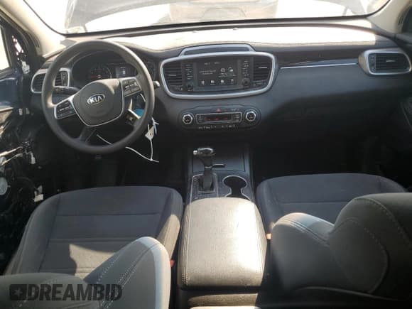 ✅ 2019 Kia Sorento S • VIN: 5XYPG4A51KG491770 • Лот: 68867515. Опубликован ранее на Copart с пробегом 106 029 миль. Бесплатный доступ к архиву аукционных продаж из США и подробный отчёт об истории автомобиля на DreamBid. Изображение 8.