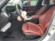 ✅ 2024 BMW 3 Series M340i xDrive • VIN: 3MW49FF0XR8E33956 • Lot: 70353695. Wystawiony na Copart z przebiegiem Nie podano. Bezpłatny archiwum sprzedaży aukcyjnych z USA i szczegółowy raport historii pojazdu na DreamBid. Zdjęcie 7.