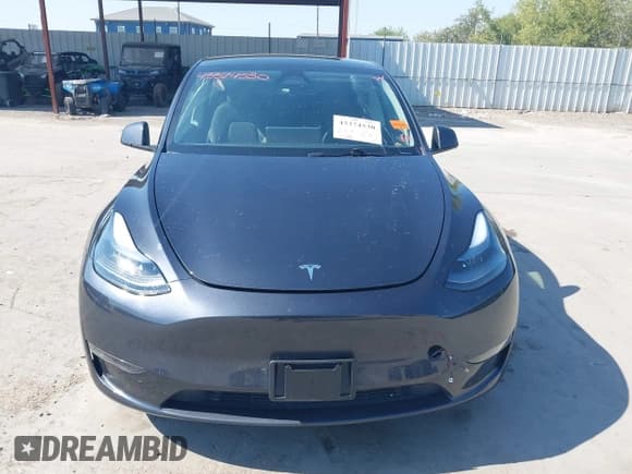 ✅ 2024 Tesla Model Y Long Range • VIN: 7SAYGDEE3RA317084 • Lot: 43374530. Wystawiony na IAAI z przebiegiem 12 885 mil. Bezpłatny archiwum sprzedaży aukcyjnych z USA i szczegółowy raport historii pojazdu na DreamBid. Zdjęcie 12.