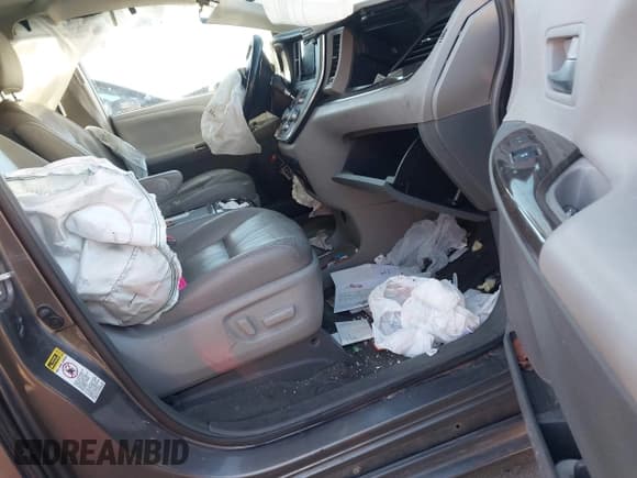 ✅ 2016 Toyota Sienna XLE • VIN: 5TDYK3DC1GS708171 • Lot: 43433317. Listed on IAAI with 145,146 mi. Free auction sales archive from the USA and detailed vehicle history report at DreamBid. Image 5.