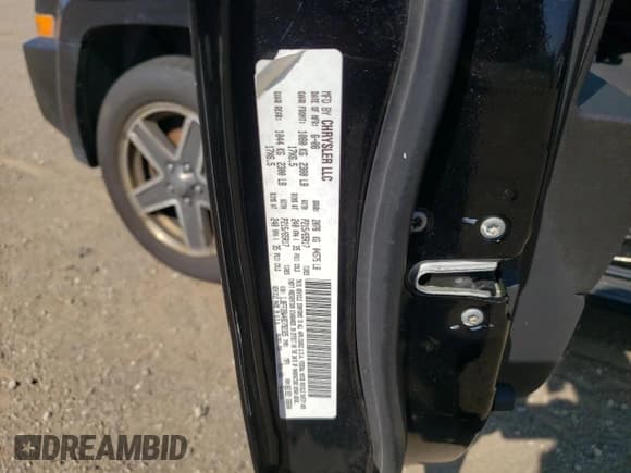 ✅ 2008 Jeep Patriot Sport • VIN: 1J8FF28W48D792325 • Lot: 61400595. Listed on Copart with 129,946 mi. Free auction sales archive from the USA and detailed vehicle history report at DreamBid. Image 13.