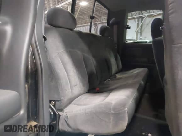 ✅ 2000 Chevrolet Silverado 2500 LS • VIN: 1GCGK29U6YE264199 • Lot: 42464527. Wystawiony na IAAI z przebiegiem 71 970 mil. Bezpłatny archiwum sprzedaży aukcyjnych z USA i szczegółowy raport historii pojazdu na DreamBid. Zdjęcie 8.