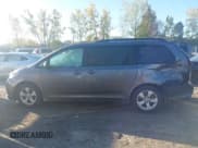 ✅ 2016 Toyota Sienna LE AAS • VIN: 5TDKK3DC3GS717170 • Лот: 43327309. Опубликован ранее на IAAI с пробегом 215 364 миль. Бесплатный доступ к архиву аукционных продаж из США и подробный отчёт об истории автомобиля на DreamBid. Изображение 14.