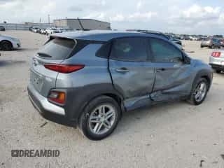 2020 Hyundai Kona SE с VIN KM8K12AA4LU401634, выставлен на аукционе Copart как лот 50210943 с пробегом 20 549 миль миль и . История ставок и продаж доступна на DreamBid. Изображение 3.