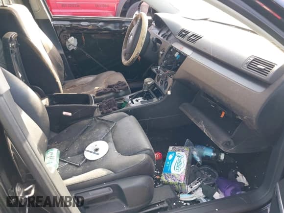 ✅ 2006 Volkswagen Passat 2.0T • VIN: WVWEK73CX6P131824 • Lot: 42171096. Listed on IAAI with Not provided. Free auction sales archive from the USA and detailed vehicle history report at DreamBid. Image 5.