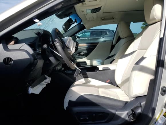 ✅ 2025 Lexus ES 350 Ultra Luxury • VIN: 58AFZ1B15SU191894 • Lot: 81219155. Wystawiony na Copart z przebiegiem 8 342 mil. Bezpłatny archiwum sprzedaży aukcyjnych z USA i szczegółowy raport historii pojazdu na DreamBid. Zdjęcie 7.