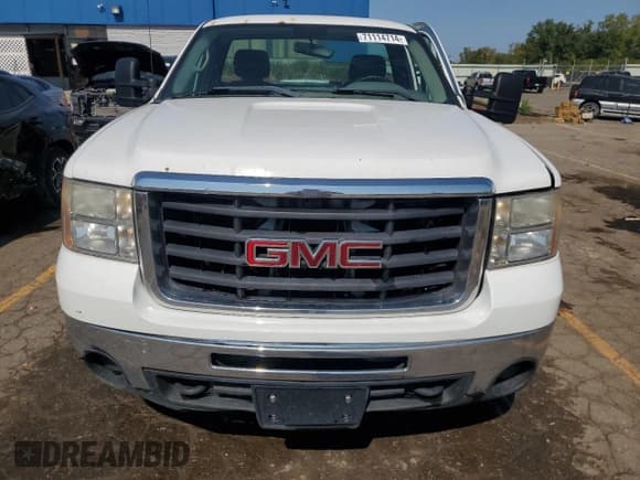 ✅ 2010 GMC Sierra 2500HD • VIN: 1GT3KZBG3AF108181 • Lot: 71114714. Wystawiony na Copart z przebiegiem 184 499 mil. Bezpłatny archiwum sprzedaży aukcyjnych z USA i szczegółowy raport historii pojazdu na DreamBid. Zdjęcie 5.