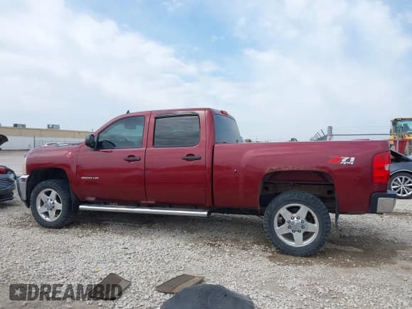 ✅ 2014 Chevrolet Silverado 2500HD LT • VIN: 1GC1KXC88EF140598 • Lot: 42023482. Listed on IAAI with 300,929 mi. Free auction sales archive from the USA and detailed vehicle history report at DreamBid. Image 14.