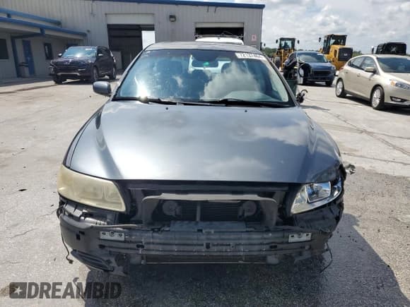 ✅ 2005 Volvo V70 • VIN: YV1SW612452461041 • Lot: 72137464. Listed on Copart with 178,756 mi. Free auction sales archive from the USA and detailed vehicle history report at DreamBid. Image 5.