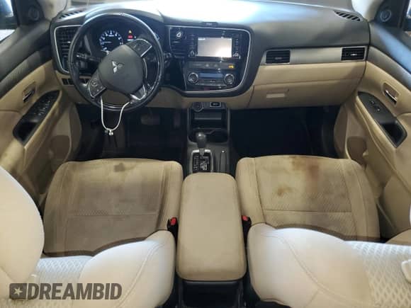 2016 Mitsubishi Outlander SE z VIN JA4AD3A38GZ004378, wystawiony jako Copart lot #84748135 z przebiegiem 120 247 mil mil oraz Szkoda całkowita • Salvage title. Historia ofert i sprzedaży dostępna na DreamBid. Obrazek 8.