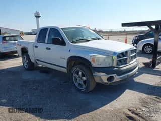 2008 Dodge 1500 SLT z VIN 1D7HU18NX8S632295, wystawiony jako IAAI lot #43440312 z przebiegiem 254 066 mil mil oraz . Historia ofert i sprzedaży dostępna na DreamBid. Obrazek 1.