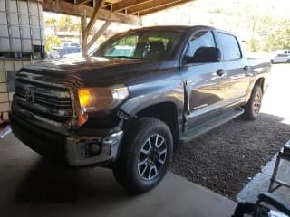 ✅ 2017 Toyota Tundra SR5 • VIN: 5TFEY5F13HX213331 • Лот: 64334135. Опубликован ранее на Copart с пробегом 76 455 миль. Бесплатный доступ к архиву аукционных продаж из США и подробный отчёт об истории автомобиля на DreamBid. Изображение 1.