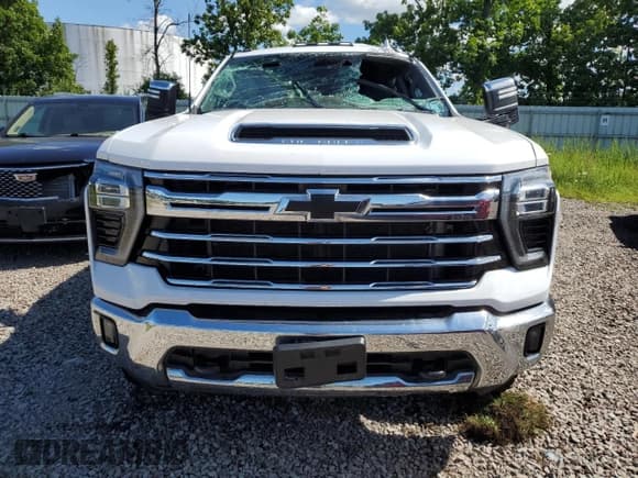 ✅ 2025 Chevrolet Silverado 2500HD LTZ • VIN: 2GC4KPE78S1112904 • Lot: 65139335. Wystawiony na Copart z przebiegiem 26 761 mil. Bezpłatny archiwum sprzedaży aukcyjnych z USA i szczegółowy raport historii pojazdu na DreamBid. Zdjęcie 5.