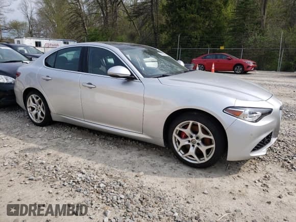 ✅ 2021 Alfa Romeo Giulia Ti • VIN: ZARFANBN2M7647094 • Lot: 54878495. Wystawiony na Copart z przebiegiem 34 909 mil. Bezpłatny archiwum sprzedaży aukcyjnych z USA i szczegółowy raport historii pojazdu na DreamBid. Zdjęcie 4.