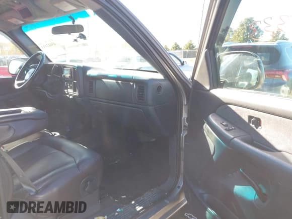 ✅ 2001 Chevrolet Silverado 2500HD LS • VIN: 1GCHK29161E337880 • Lot: 43442333. Listed on IAAI with 174,128 mi. Free auction sales archive from the USA and detailed vehicle history report at DreamBid. Image 5.