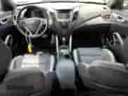 2016 Hyundai Veloster Turbo с VIN KMHTC6AE2GU263929, выставлен на аукционе Copart как лот 61876963 с пробегом 55 108 миль миль и . История ставок и продаж доступна на DreamBid. Изображение 8.