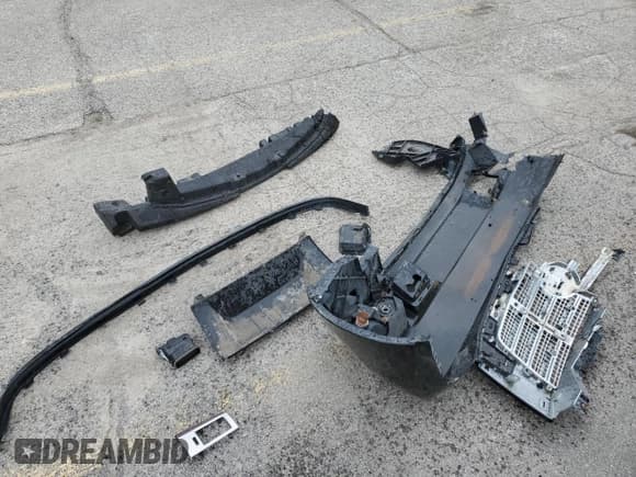 ✅ 2011 Cadillac Escalade ESV Luxury • VIN: 1GYS4HEF6BR195460 • Lot: 61004875. Listed on Copart with 195,971 mi. Free auction sales archive from the USA and detailed vehicle history report at DreamBid. Image 13.