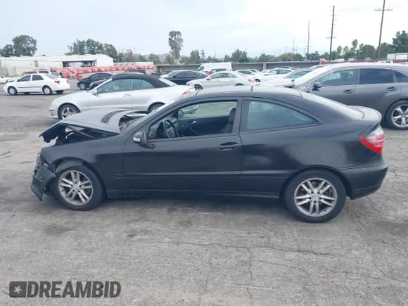 ✅ 2002 Mercedes-Benz C 230/260/280/320 • VIN: WDBRN47J32A323310 • Lot: 43107605. Wystawiony na IAAI z przebiegiem 154 039 mil. Bezpłatny archiwum sprzedaży aukcyjnych z USA i szczegółowy raport historii pojazdu na DreamBid. Zdjęcie 14.